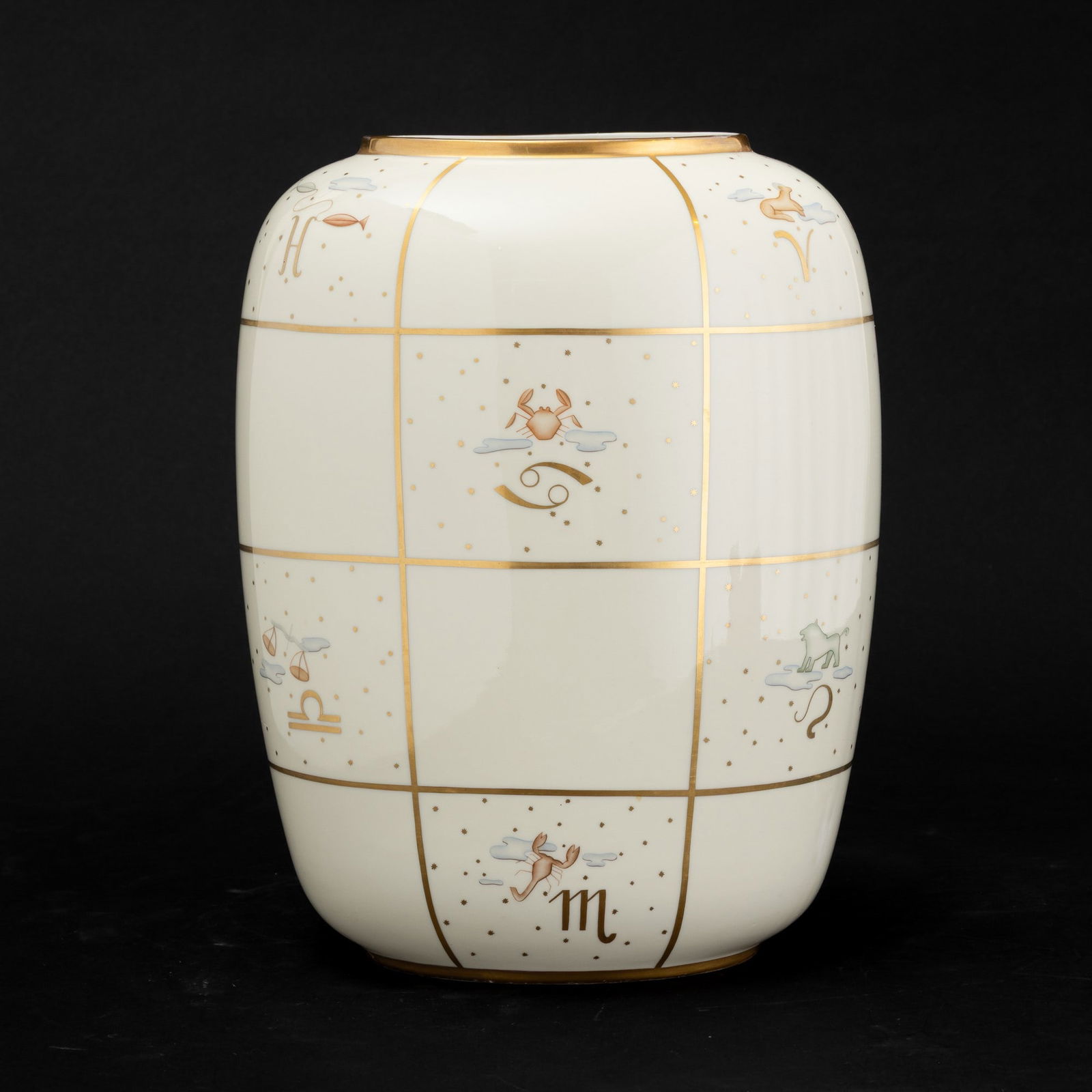 Guido Andloviz 1900-1971 G. Andloviz, S.C.I., Laveno 1930 ca: A porcelain vase. Manufacturer's mark, altezza cm 31 cm 16x24,5