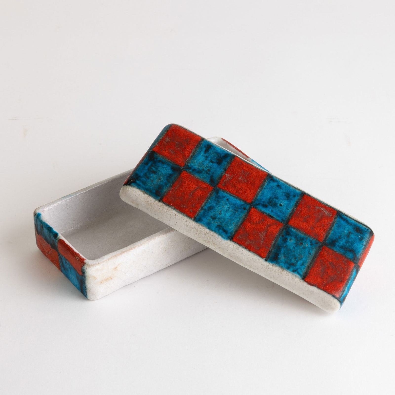 Guido Gambone 1909-1969 G. Gambone, 1960 ca: A glazed ceramic box with a polychrome decor. Author's signature, cm 18,5x8,5 altezza cm 5,5