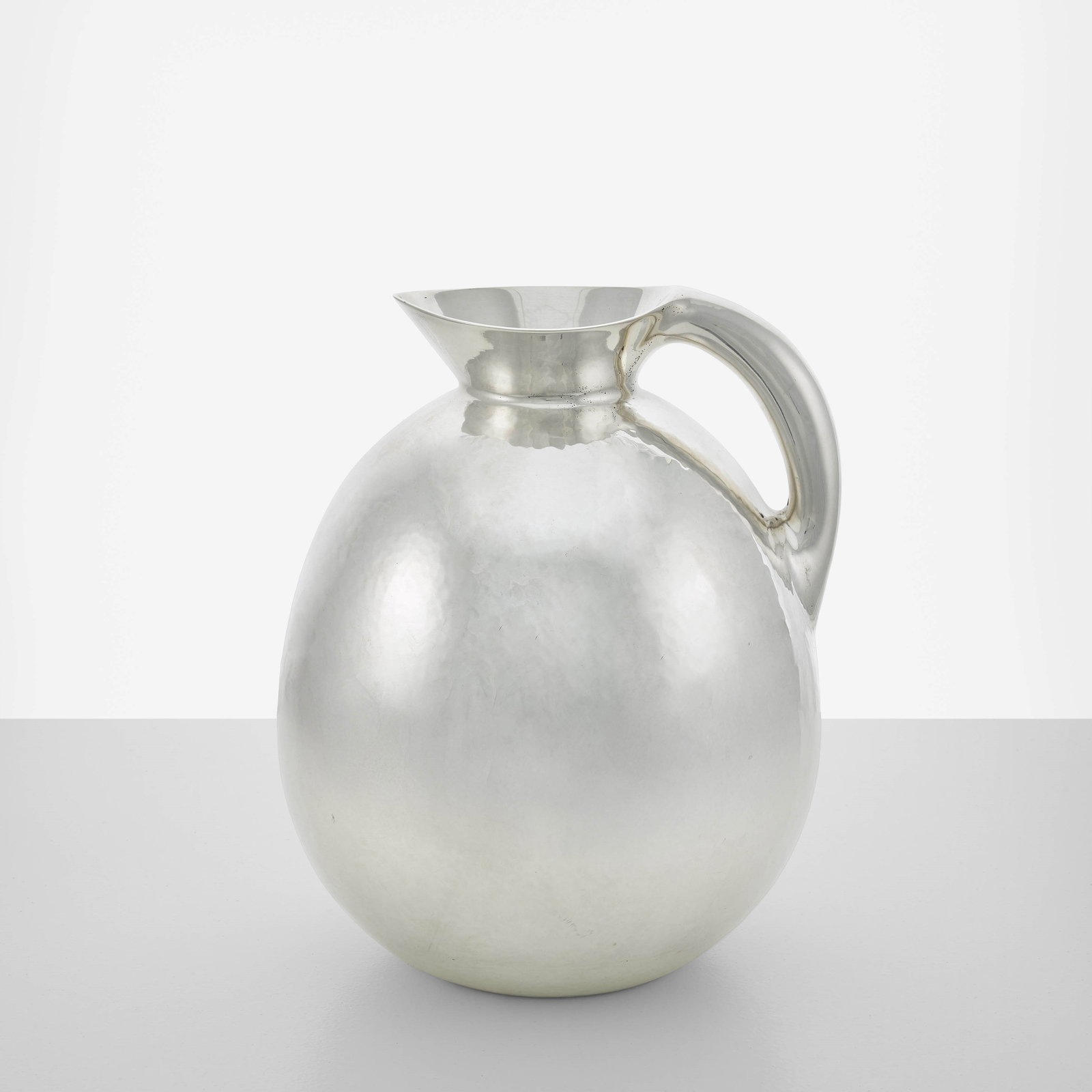 Eros Genazzi 800 silver jug.: Original Veneziani mark and hallmarks. W: 730 g approx. Italy, c. 1940.