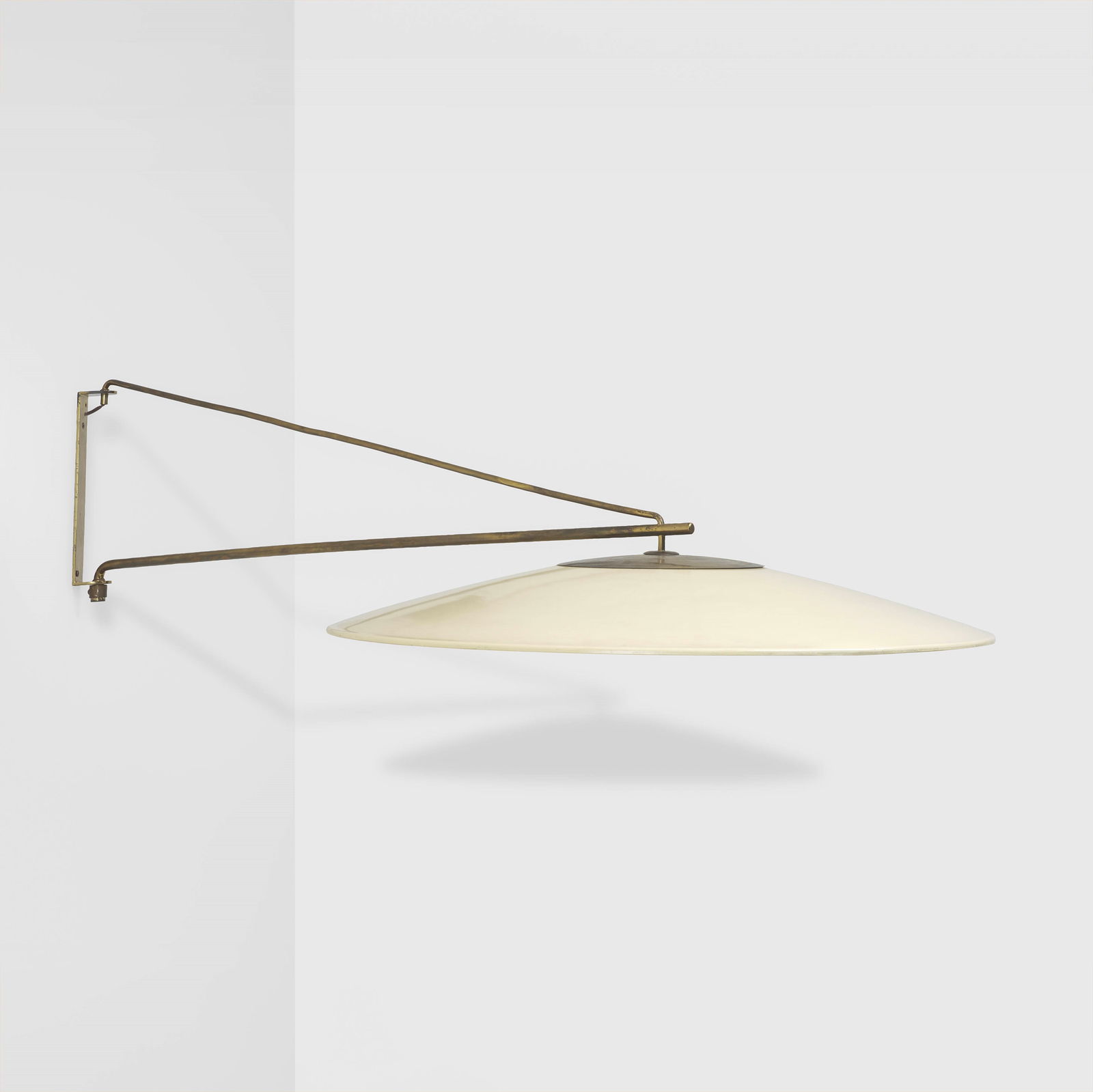 Gio Ponti , attribuito a Adjustable wall lamp: Brass structure, brass and lacquered brass diffuser. Italy, c. 1950.