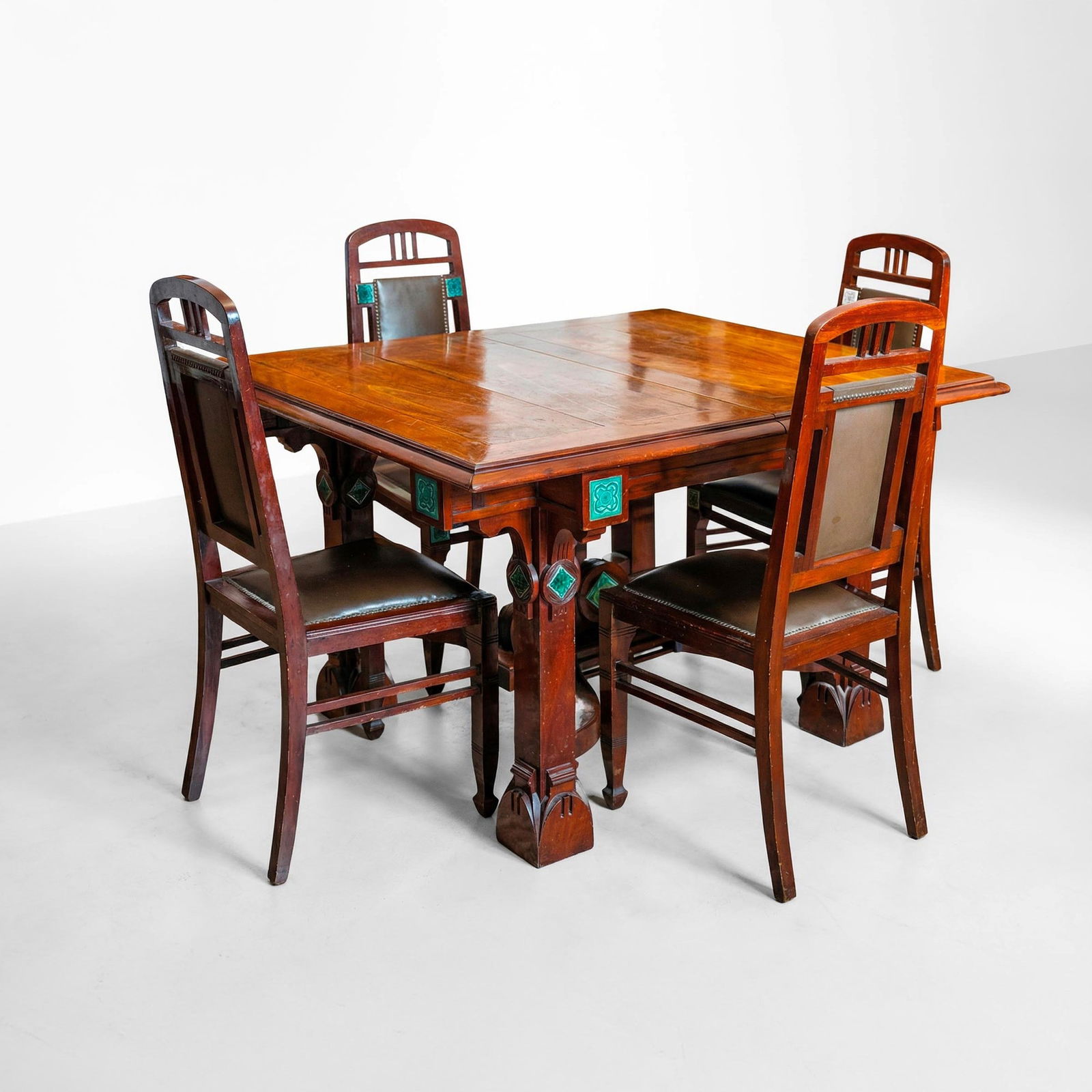 Tavolo e otto sedie (1 of 2)