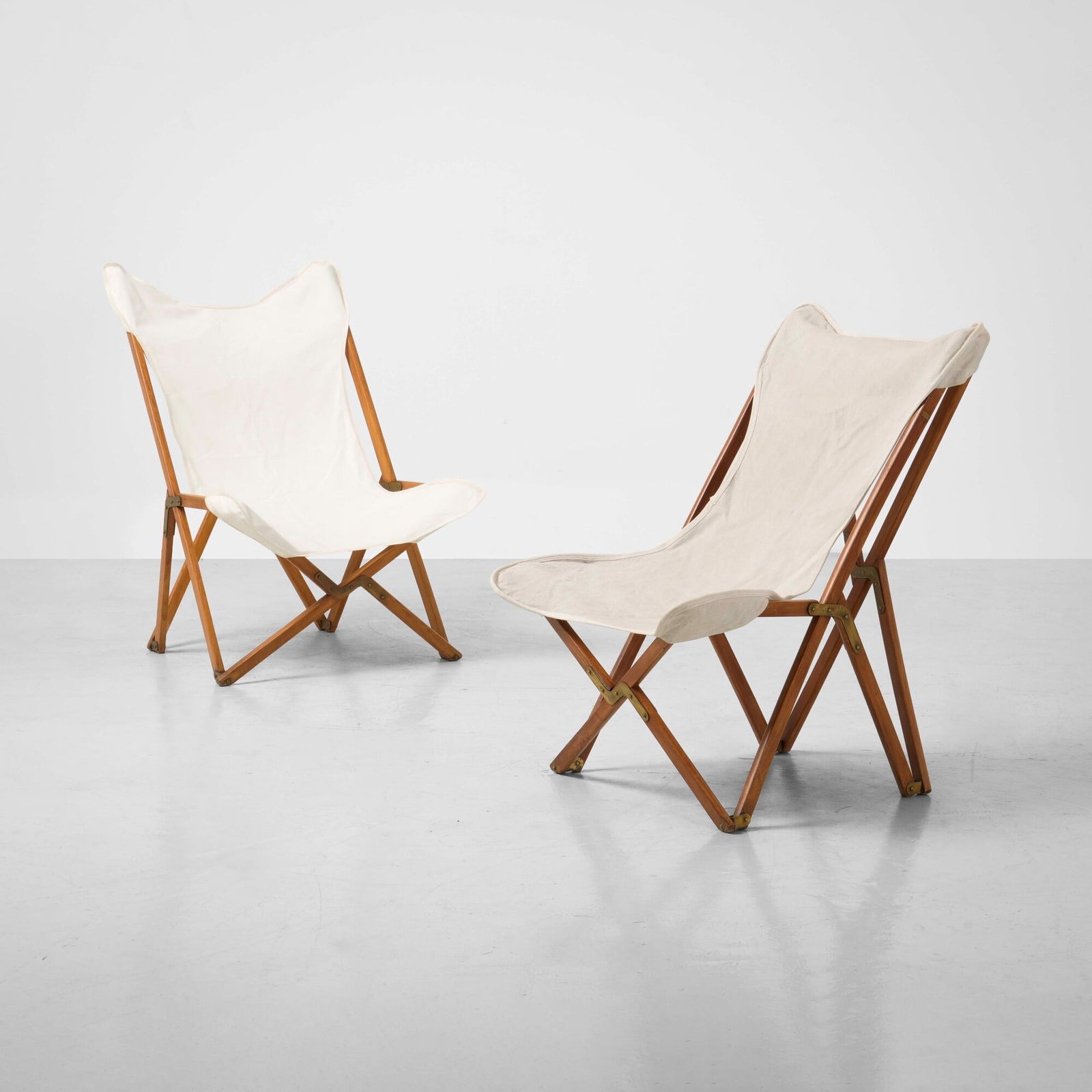 Vittoriano Viganò Due poltrone pieghevoli mod. Tripolina (1 of 1)