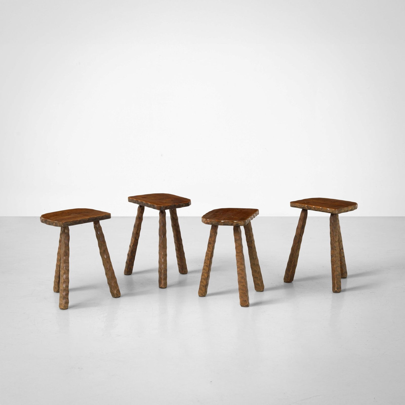 Quattro sgabelli: Struttura in legno lavorato. Prod. Italia, 1950 ca.