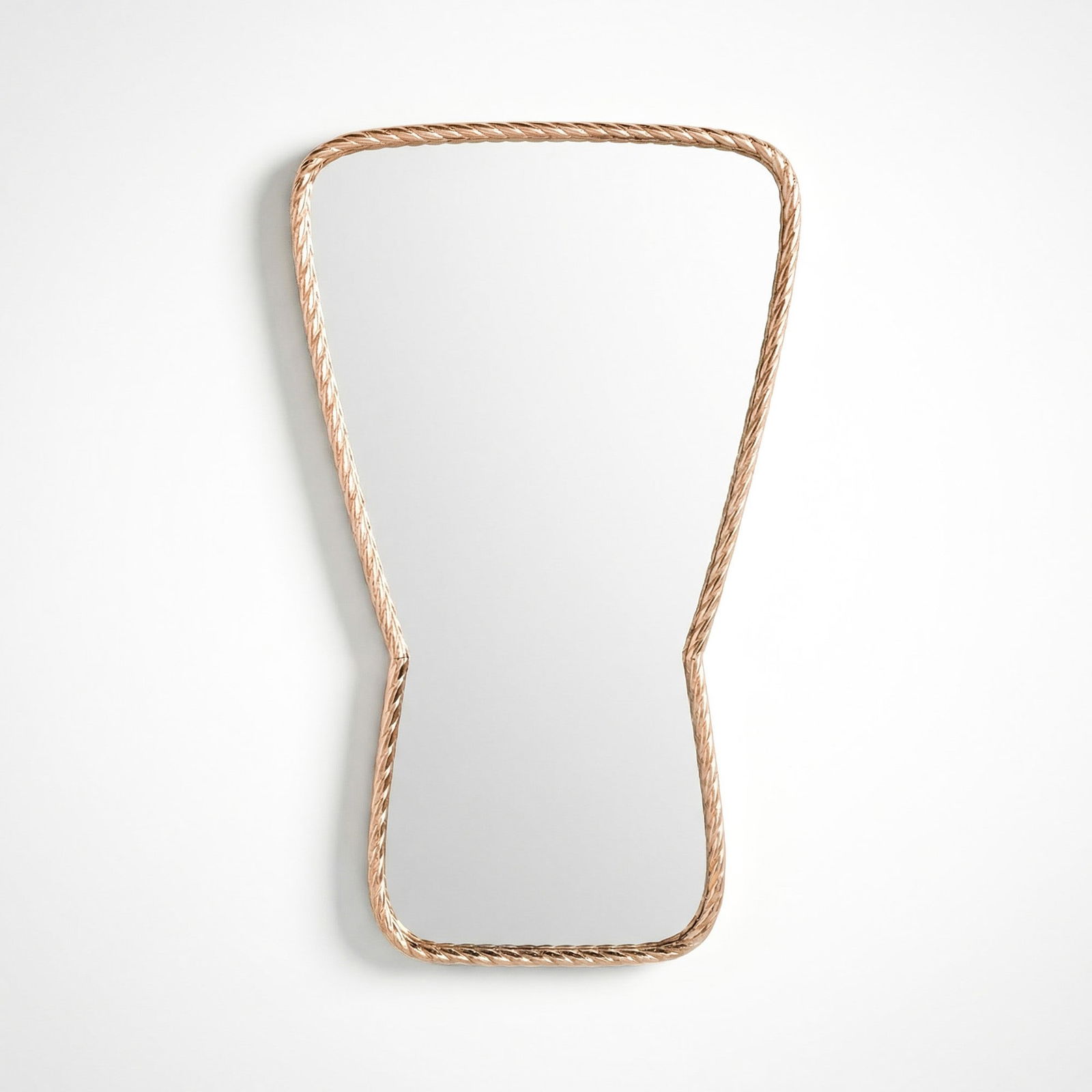 Specchio da parete: Cornice in metallo dorato, cristallo specchiato. Prod. Italia, 1950 ca.