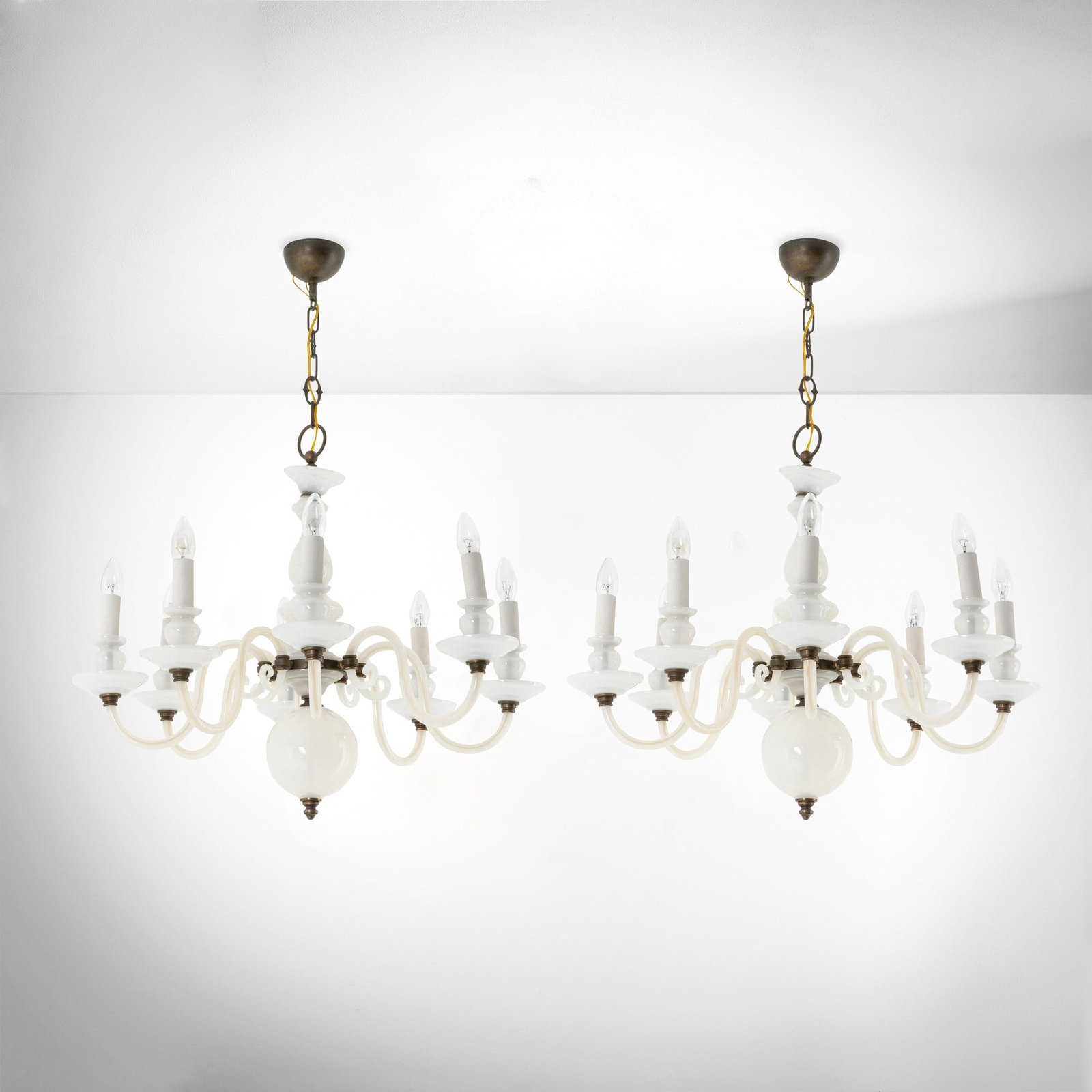 Flavio Poli Due lampade a sospensione: Struttura in ottone e vetro di Murano opalino. Prod. Seguso, Italia, 1950 ca.
