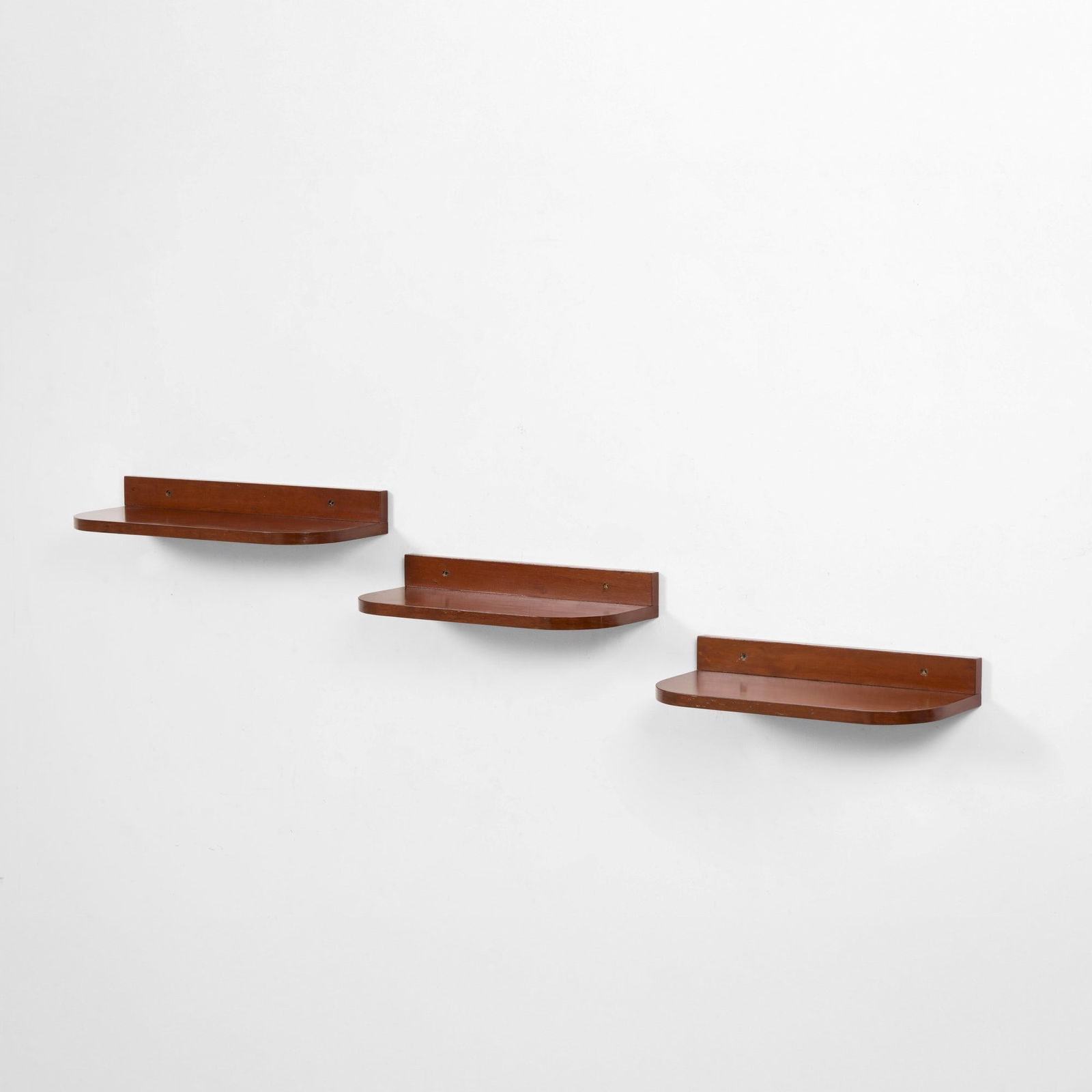 Tre mensole da parete: Struttura in legno. Prod. Italia, 1960 ca. cm 54,5x20x h7,5 46,5x20x h7,5