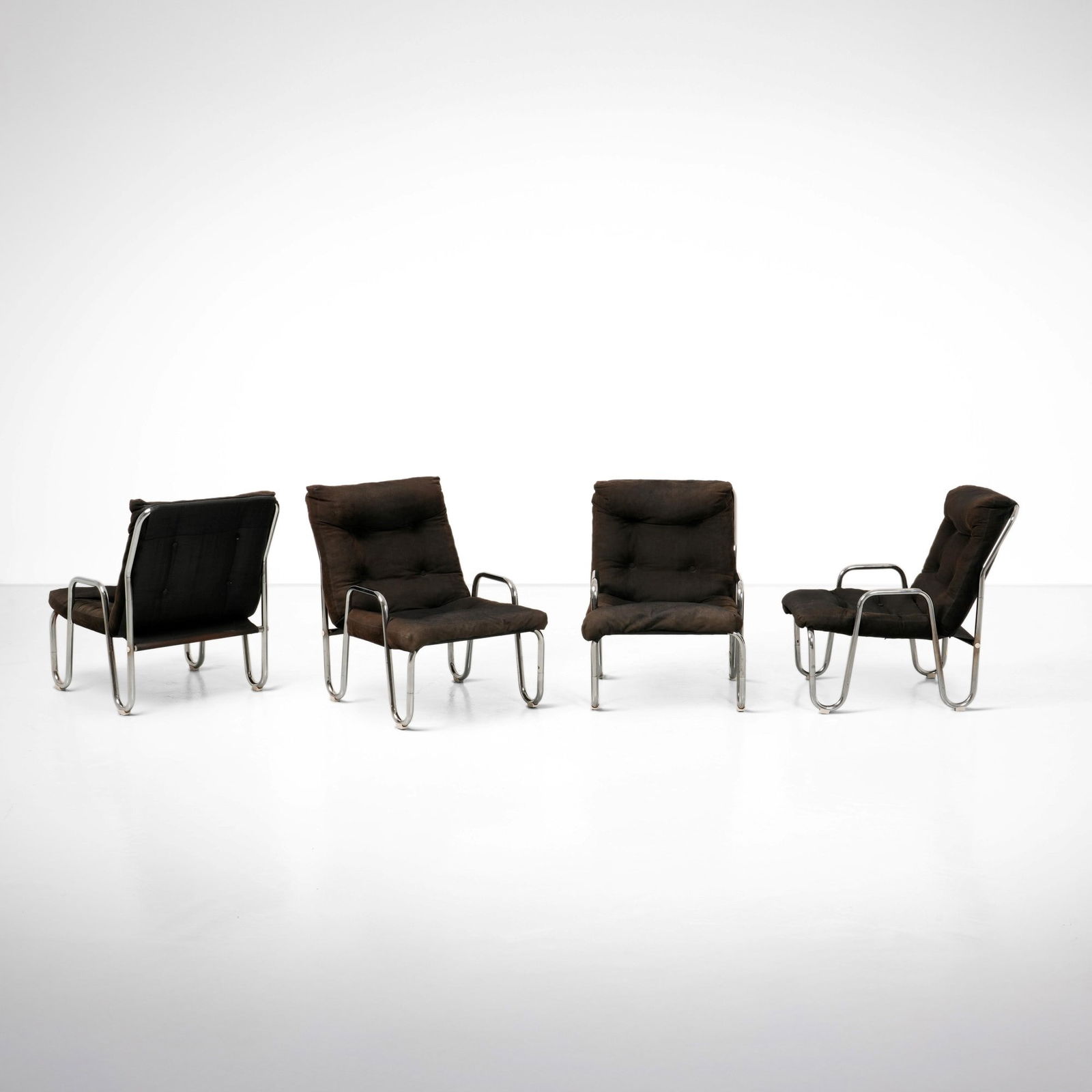 Quattro poltroncine: Struttura in metallo tubolare cromato e rivestimento in tessuto. Prod. Italia, 1970 ca.