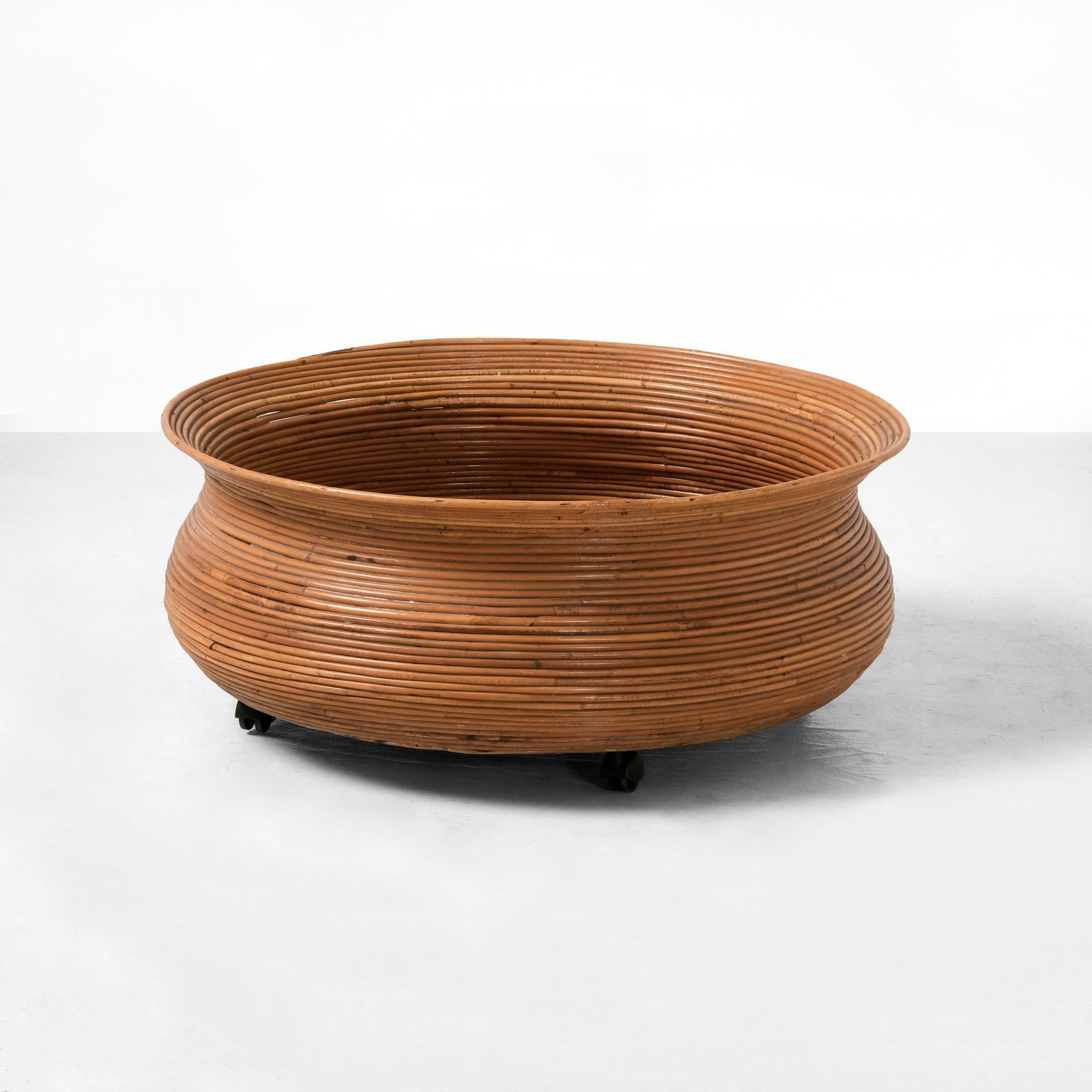 Vivai del sud Cache-pot: Struttura in canna d'India. Prod. Italia, 1970 ca.