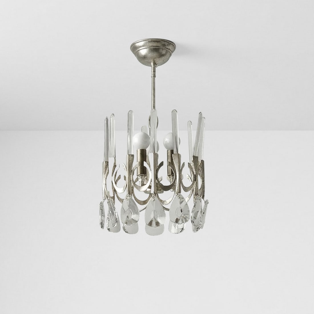 Gaetano Sciolari Lampada a sospensione: Struttura in metallo ed elementi in cristallo. Prod. Sciolari, Italia, 1970 ca.