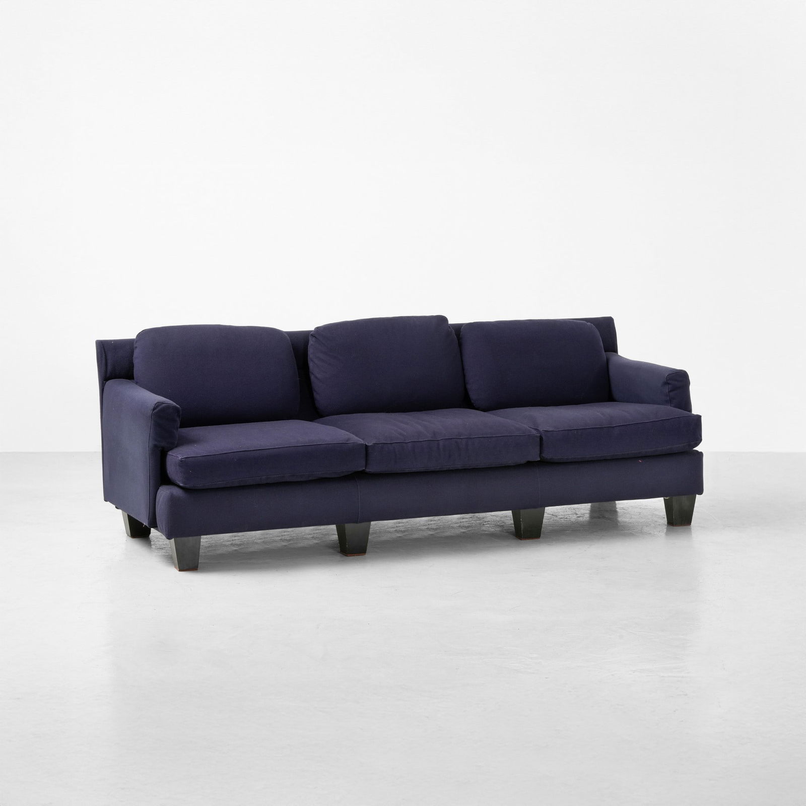 Gae Aulenti Divano prototipo del modello Kuka: Struttura in legno e rivestimento in tessuto. Prod. Zanotta, Italia, 1970 ca. Domus n. 516, novembre 1972