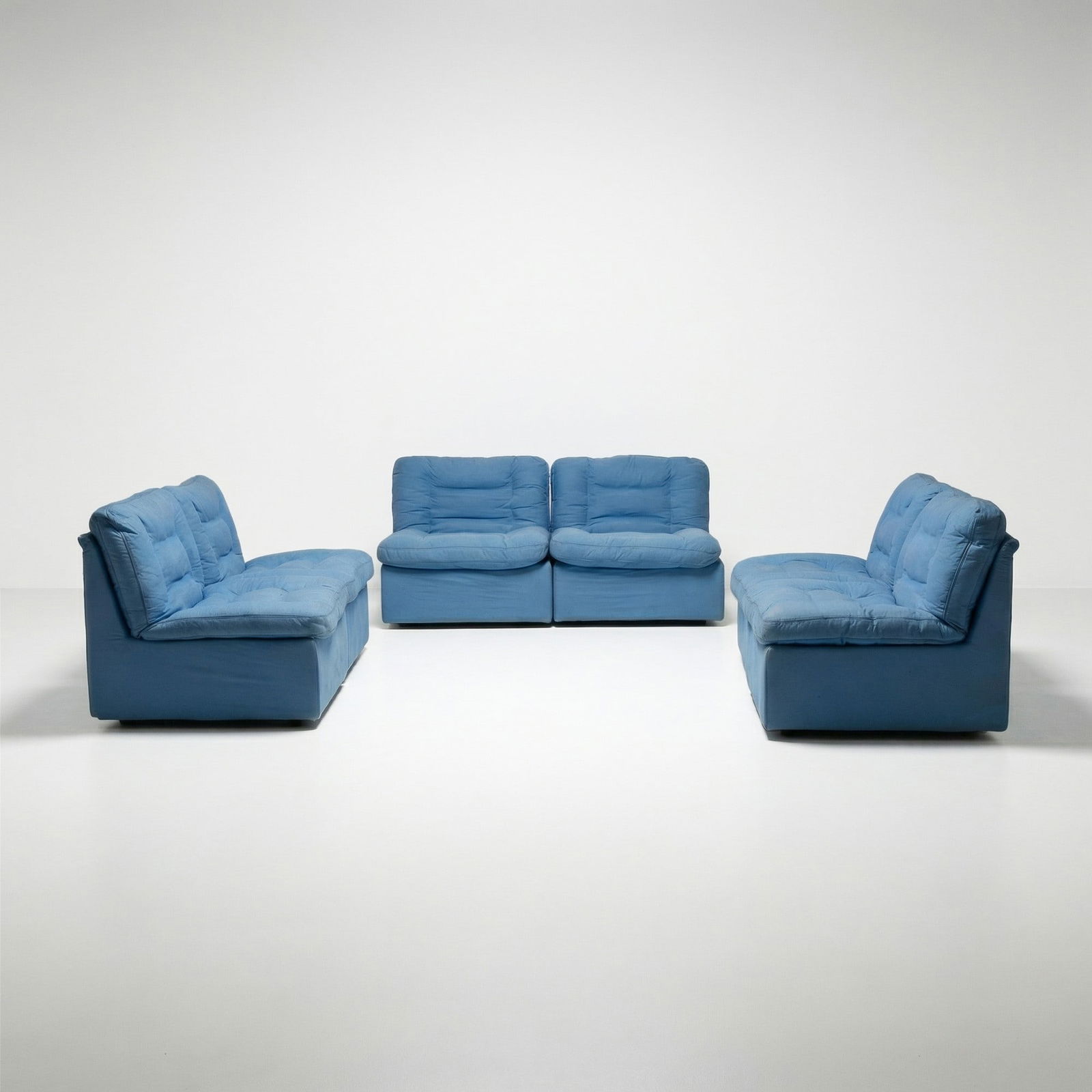 De Pas, D'Urbino, Lomazzi Divano modulare mod. Celesta: Divano composto da sei moduli. Struttura in ABS con dettagli in metallo e rivestimento in tessuto. Prod. Zanotta, Italia, 1980 ca.