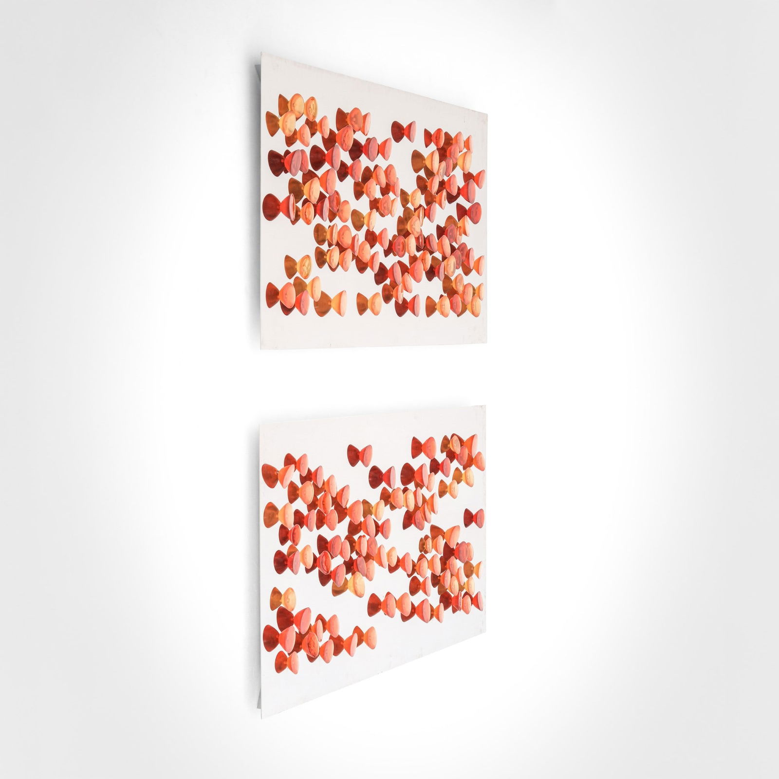 Andrea Salvetti Due sculture luminose mod. Campo di Fiori: Struttura in acciaio e applicazioni di resina policroma. Firma incussa. Provenienza : acquistate direttamente dall'artista. Prod. Italia, 2000 ca.