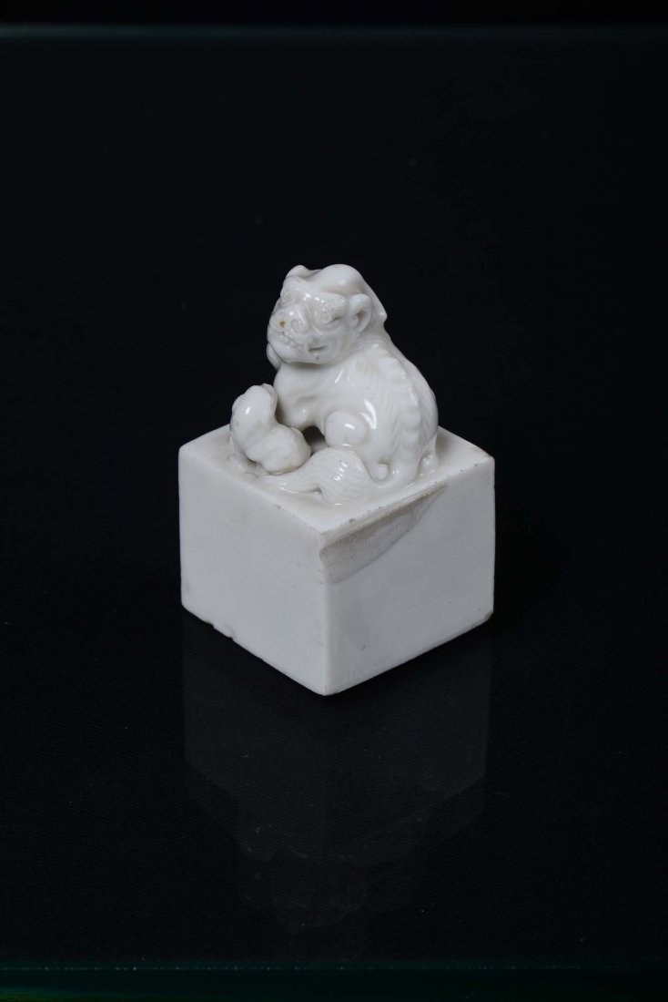 A Blanc de Chine porcelain seal with Pho dog and puppet - 2