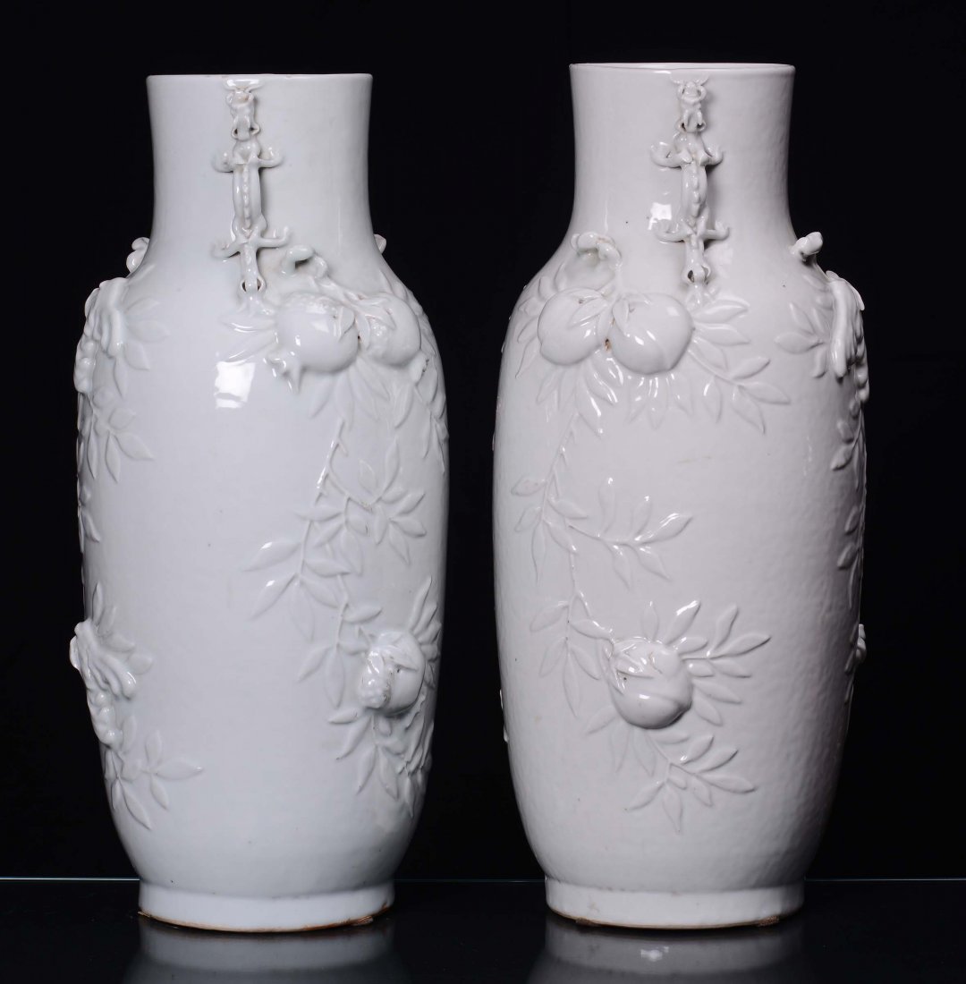 A pair of Blanc de Chine porcelain vases decorated with - 2