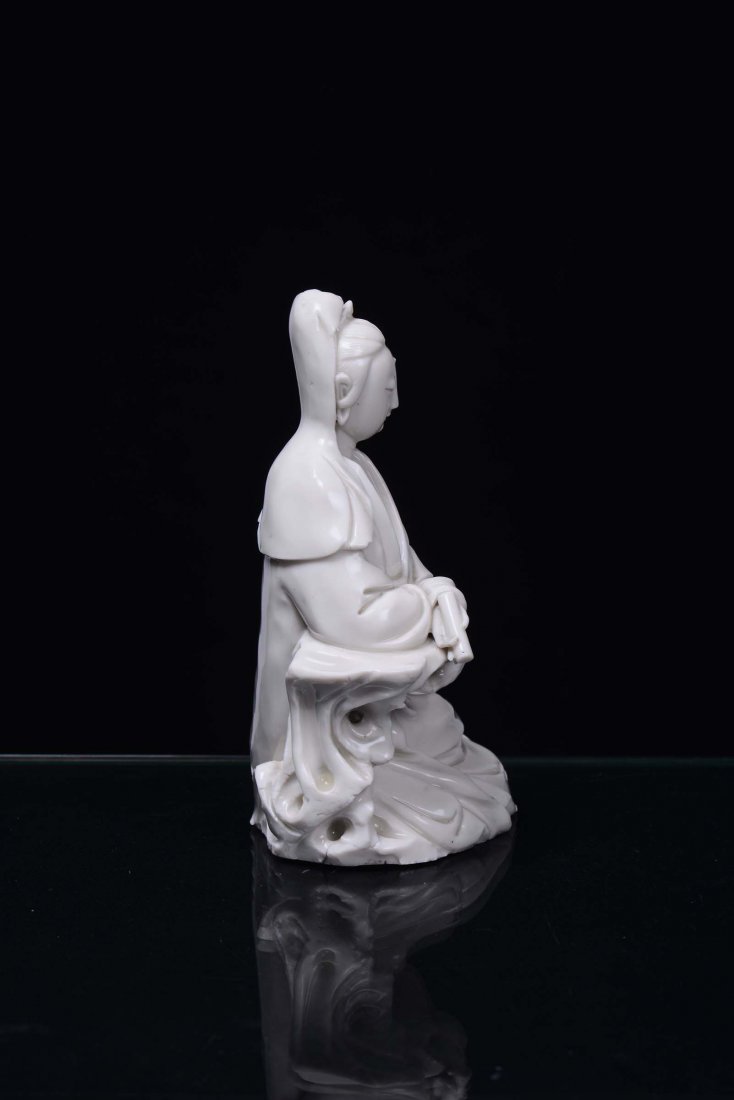 A Blanc de Chine porcelain Guanyin, China, Dehua, begin - 2
