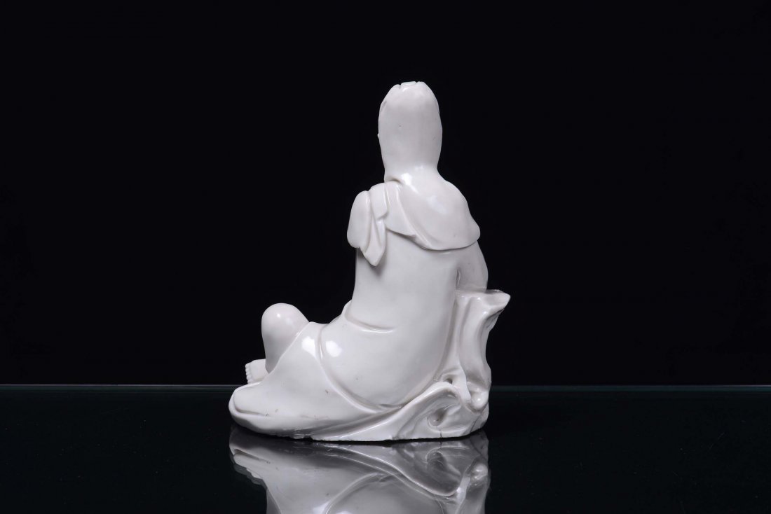 A Blanc de Chine porcelain Guanyin, China, Dehua, begin - 3