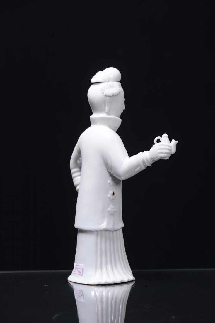 A rare Blanc de Chine porcelain teapot in the shape of  - 2