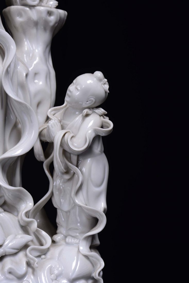 A Blanc de Chine porcelain Guanyin with child, China, 2 - 2