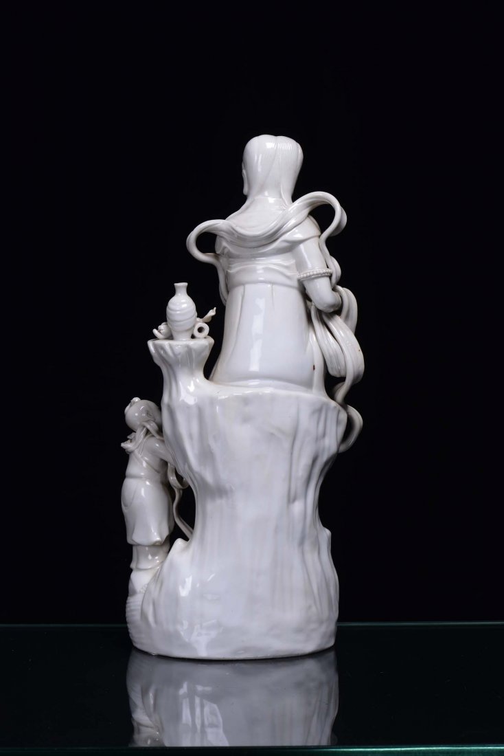 A Blanc de Chine porcelain Guanyin with child, China, 2 - 4