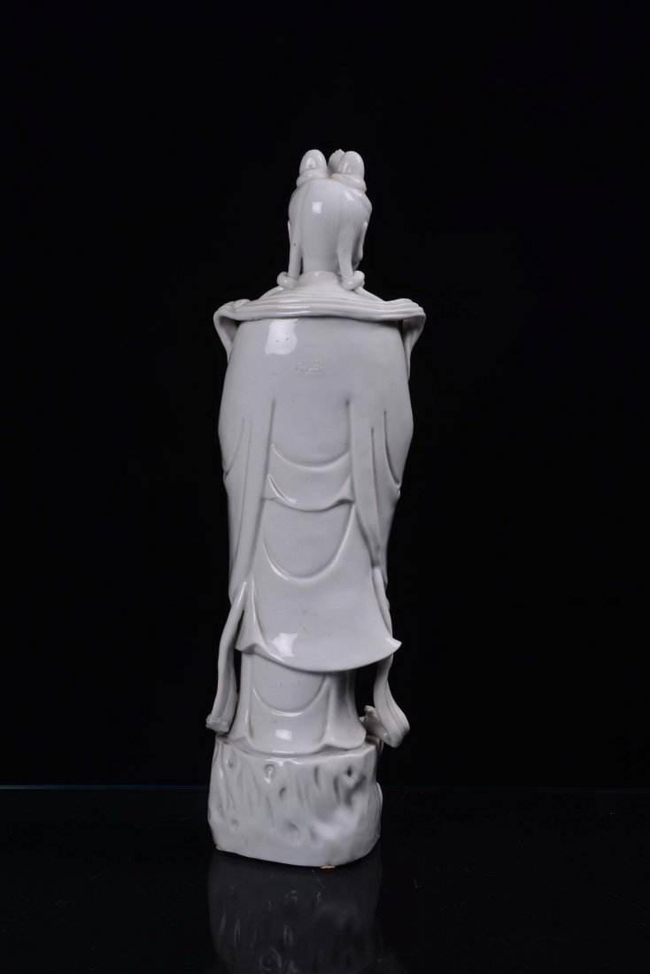 A Blanc de Chine porcelain Guanyin, China, Dehua, Qing  - 2