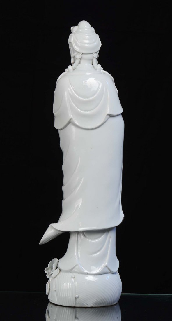 A Blanc de Chine porcelain Guanyin, China, Dehua, Qing  - 2