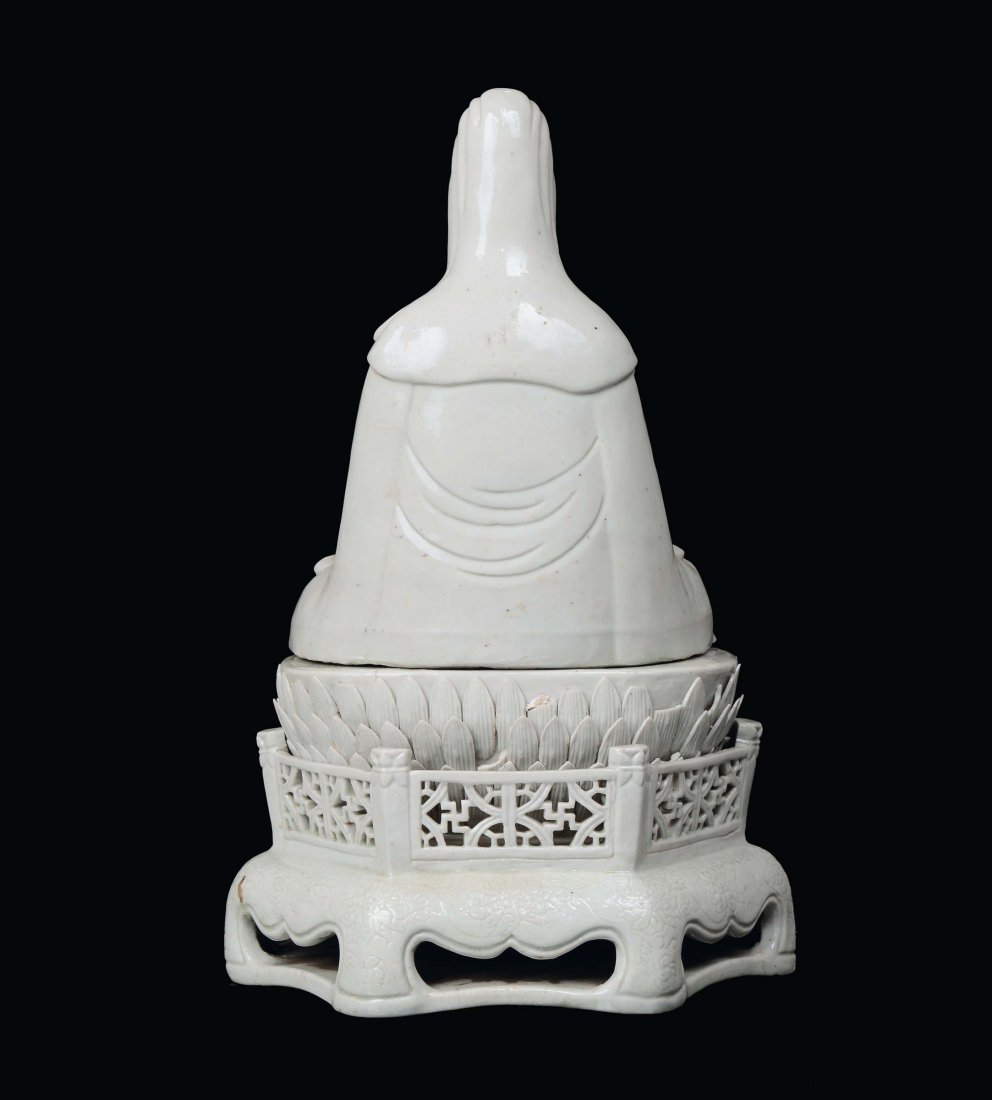 A rare white azure porcelain Guanyin sitting on a lotus - 2