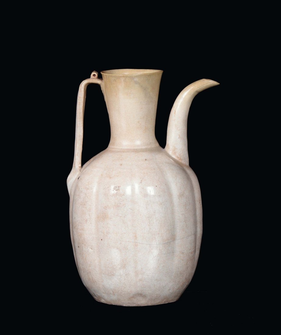 A white earthenware qingbai coffeepot, Song Dynasty (96