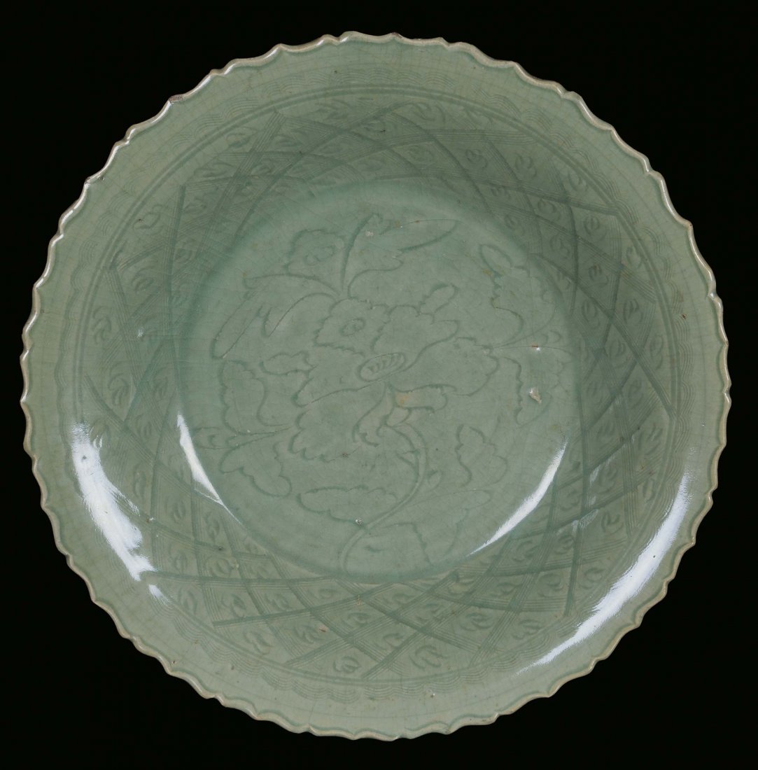A Longquan Celadon porcelain plate, China, Yuan Dynasty