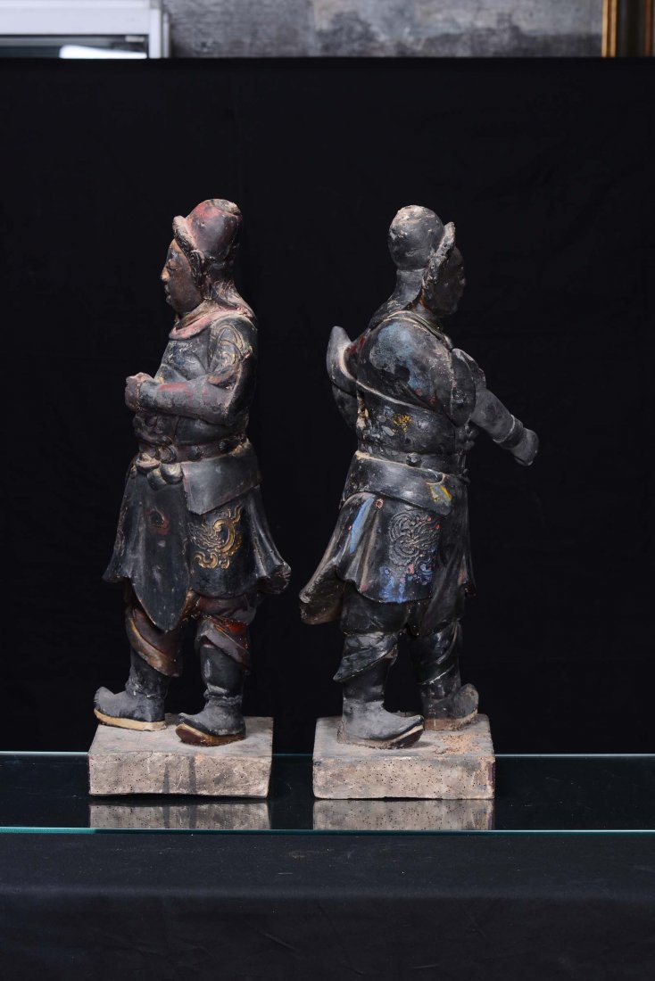 A pair of large black lacquered earthenware Dignitaries - 4