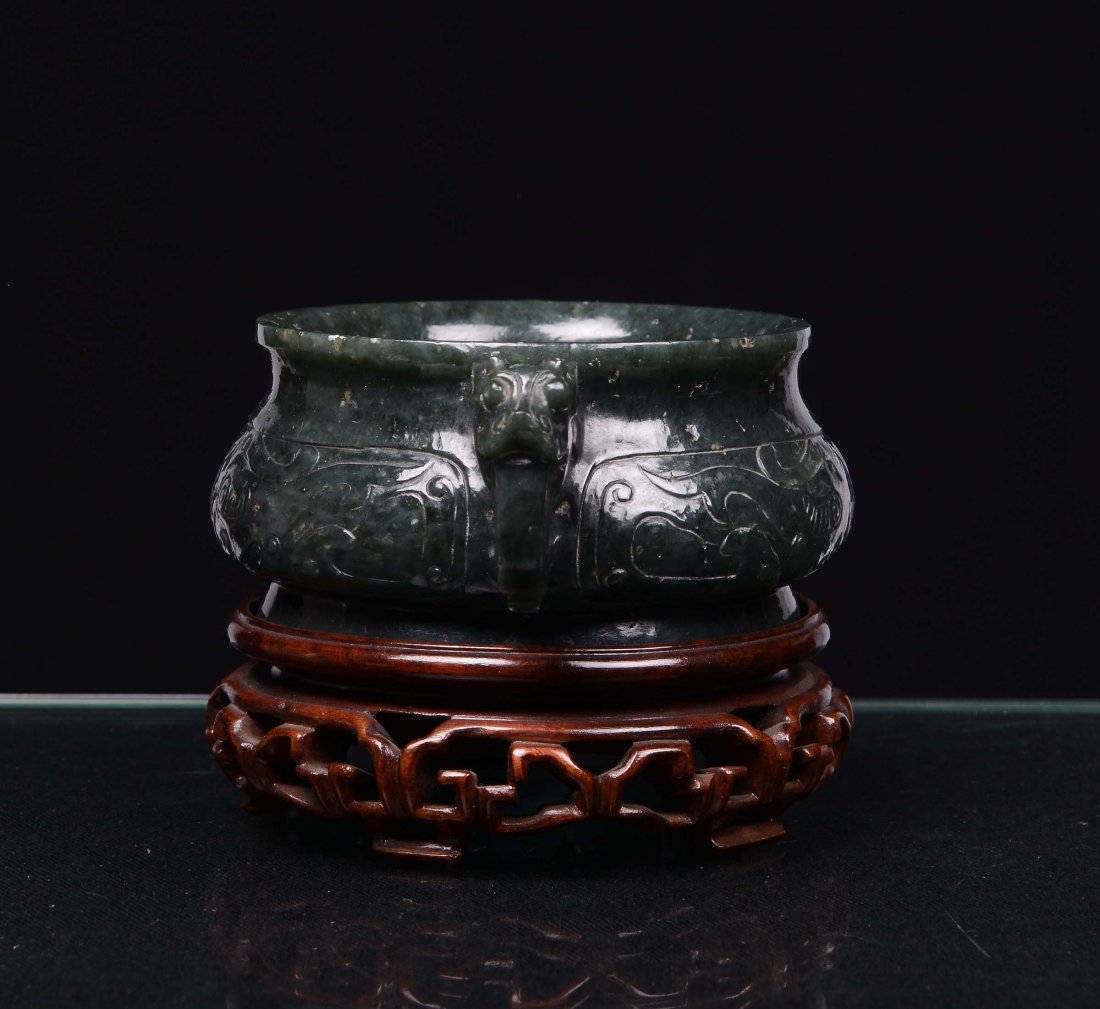 A spinach jade censer in archaic shape, Qing Dynasty, C - 2