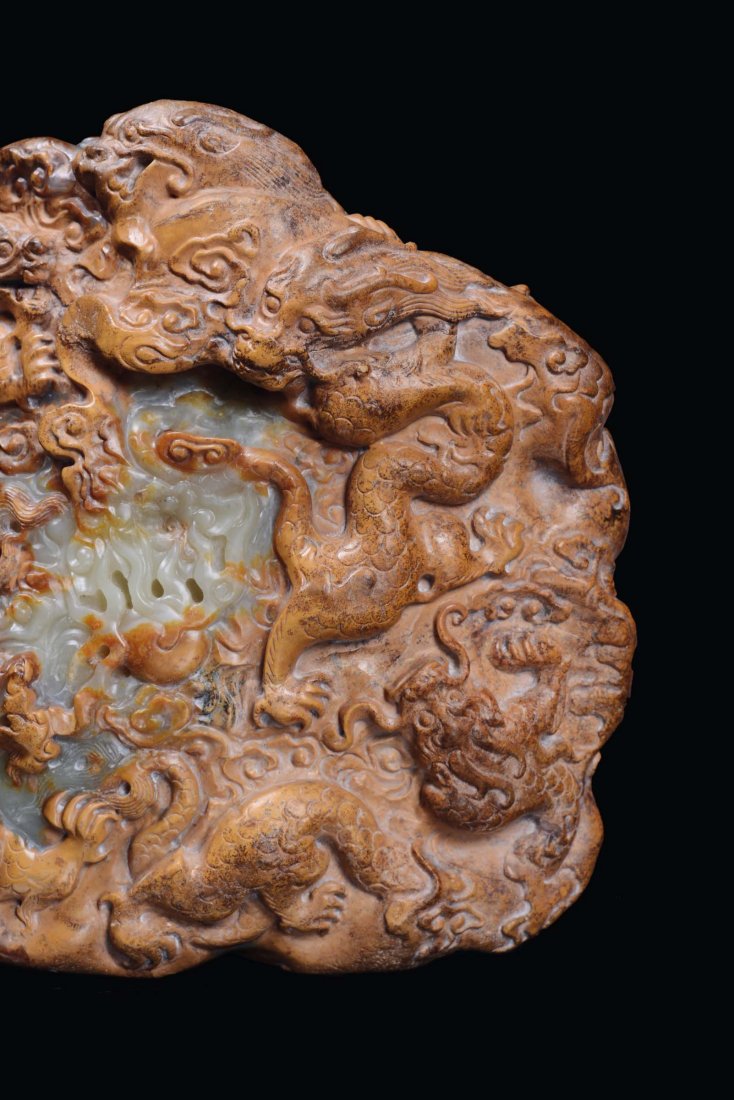 A rare yellow jade mountain with natural surface sculpt - 3
