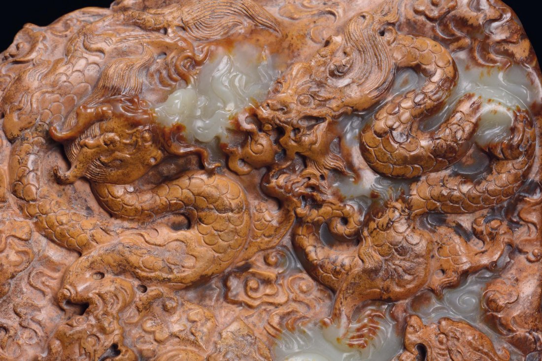 A rare yellow jade mountain with natural surface sculpt - 5