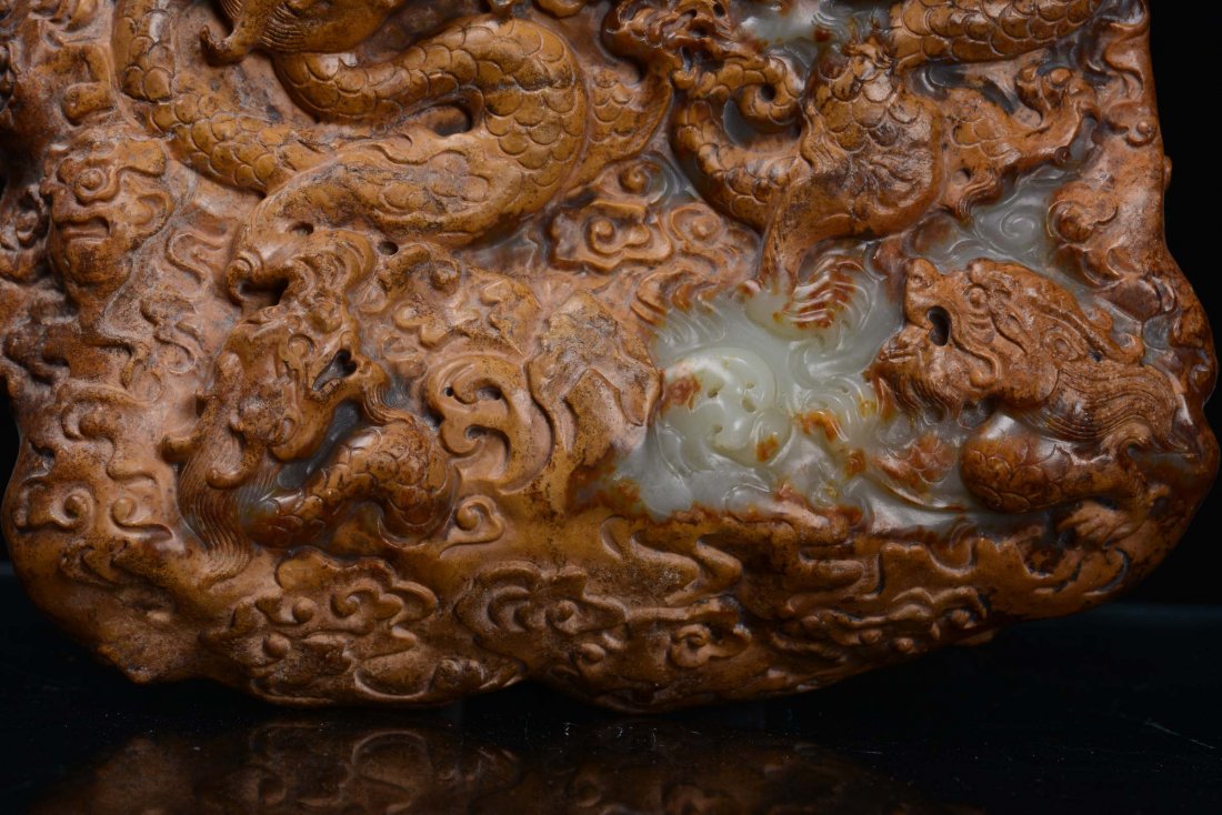 A rare yellow jade mountain with natural surface sculpt - 6