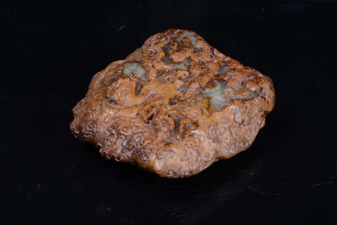 A rare yellow jade mountain with natural surface sculpt - 8