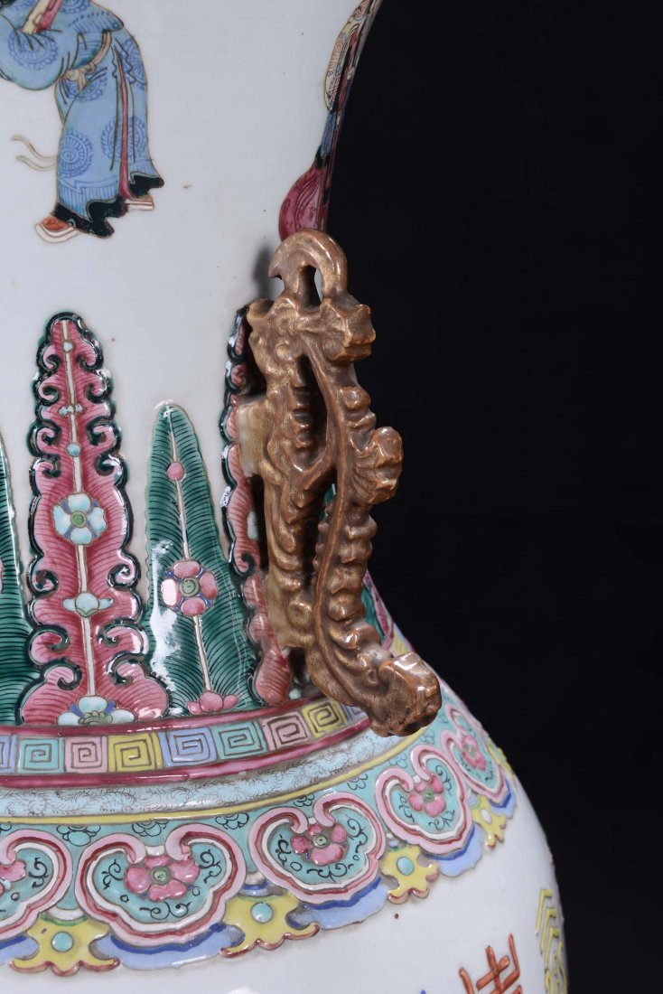 A rare pair of polychrome porcelain vase, Famille Rose, - 5
