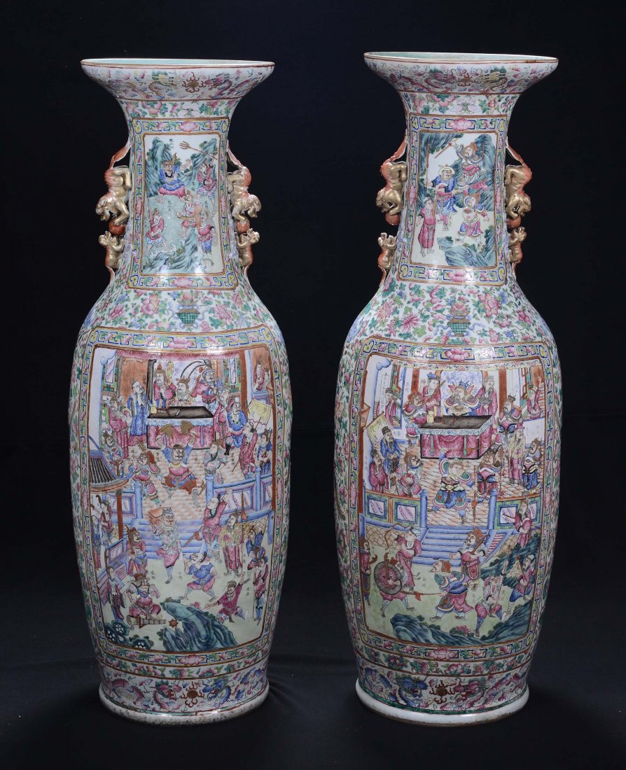 A pair of large Famille Rose porcelain vases, China, Qi - 2