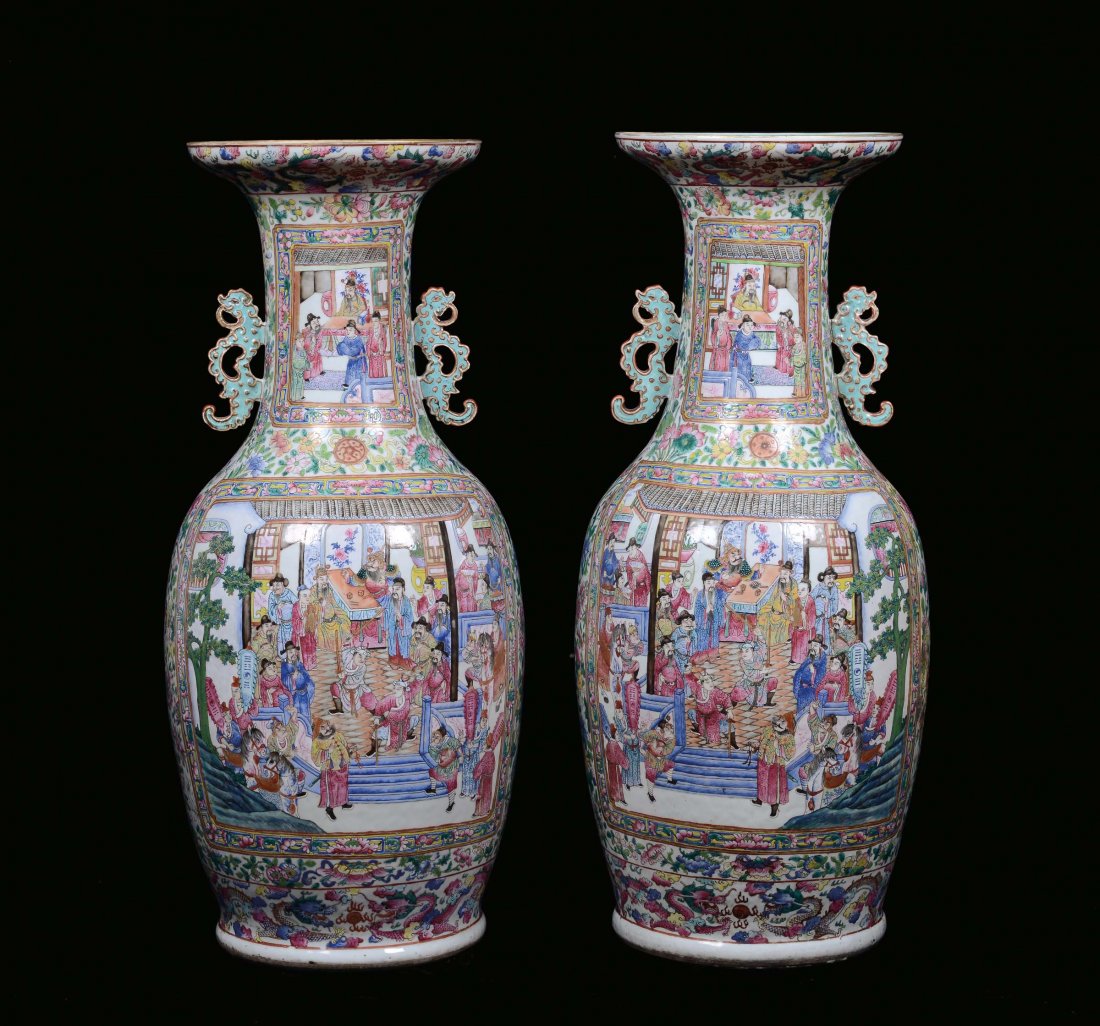 A pair of Famille Rose porcelain vases, China, Qing Dyn