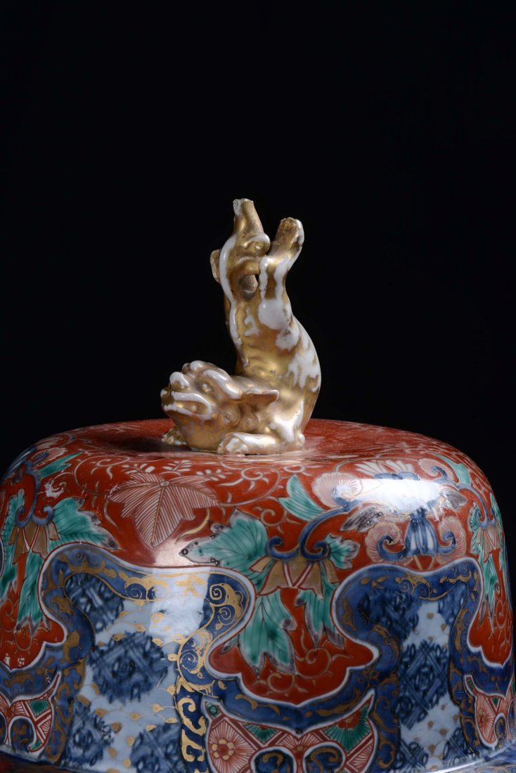 A ceramic Potiche decorated with people and dragons, Ja - 5