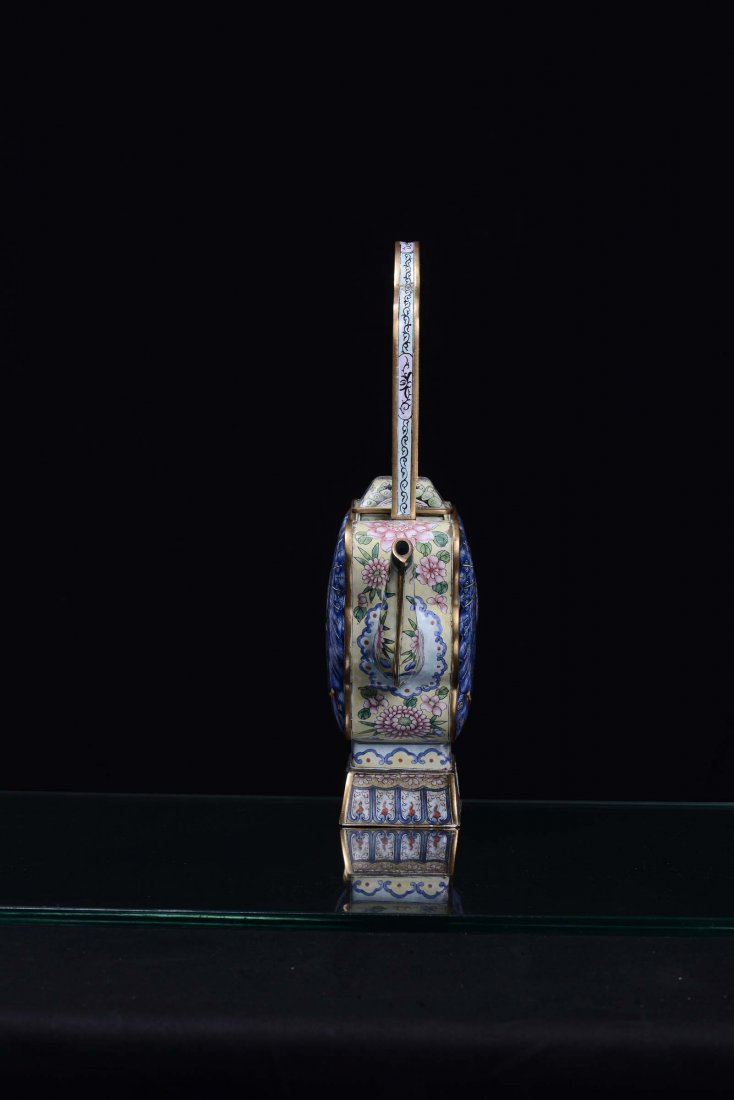 A Canton enamelled metal teapot in the shape of a butte - 3