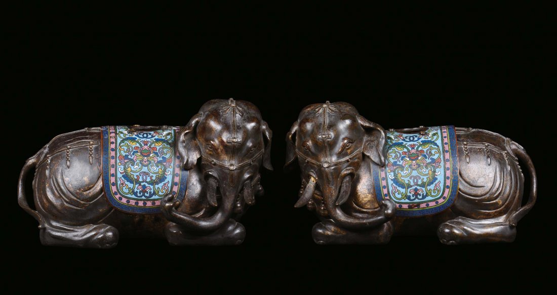 A pair of bronze and cloisonnÃ© enamels elephants, Chin