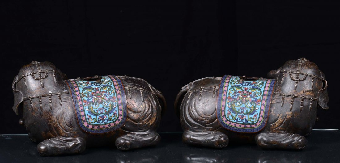 A pair of bronze and cloisonnÃ© enamels elephants, Chin - 2