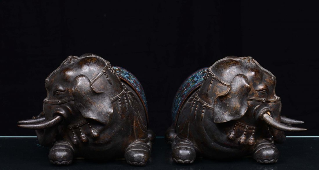 A pair of bronze and cloisonnÃ© enamels elephants, Chin - 3