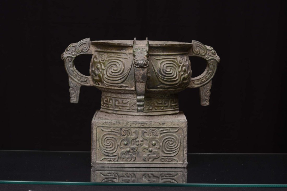 A bronze vase, archaic shape, with handles in the shape - 4