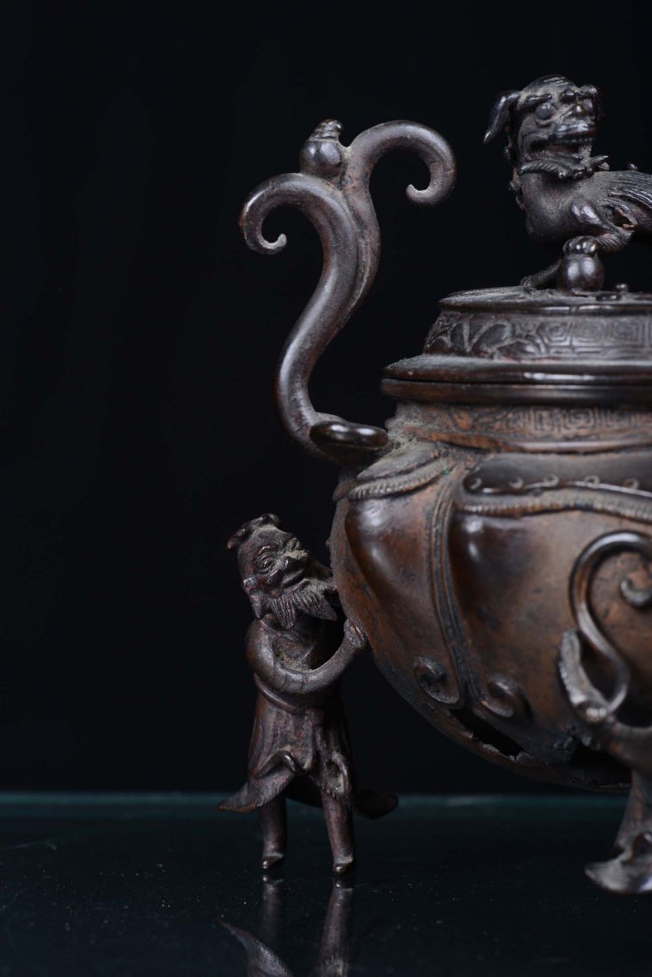 A rare bronze censer, China, Qing Dynasty, end 19th cen - 2