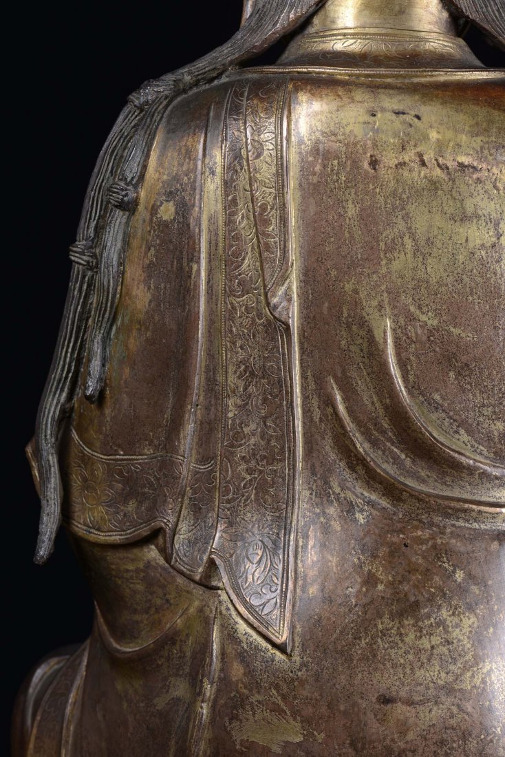 A large and important gilt bronze figure of Buddha on a - 4