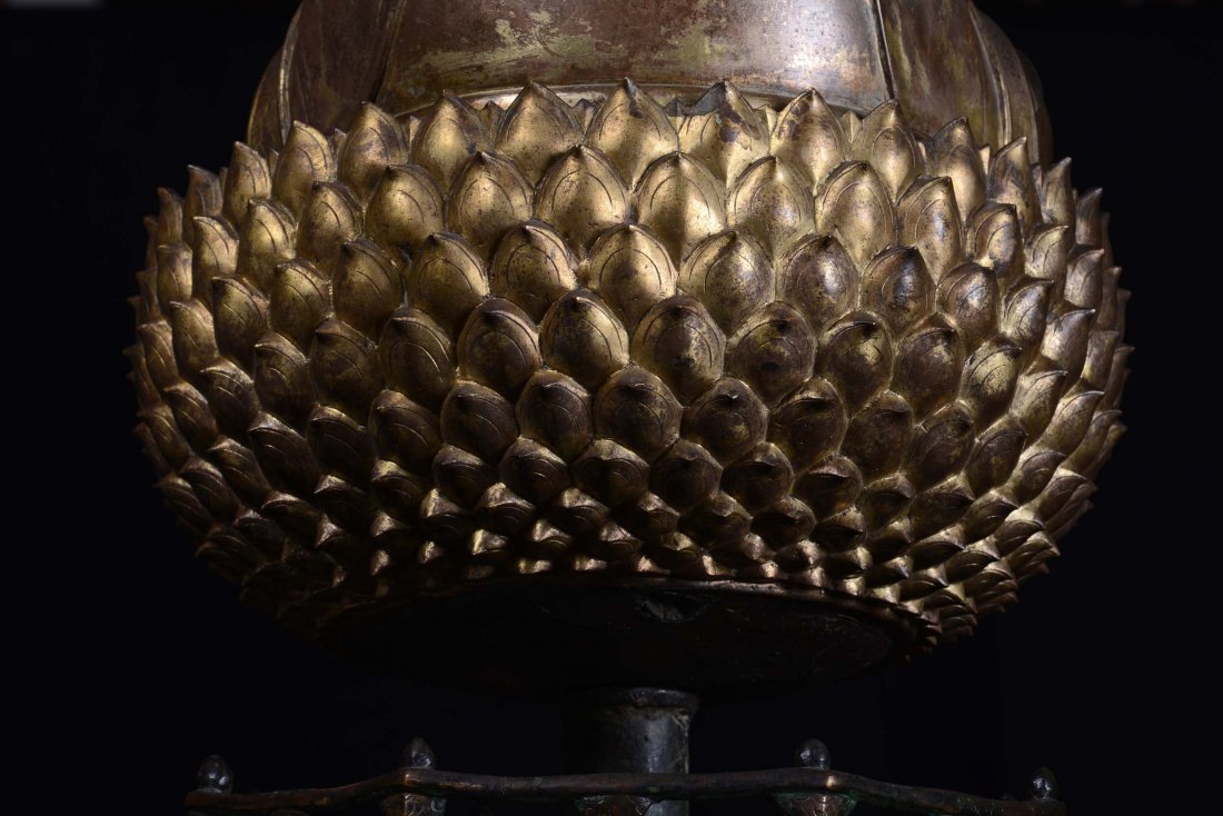 A large and important gilt bronze figure of Buddha on a - 7