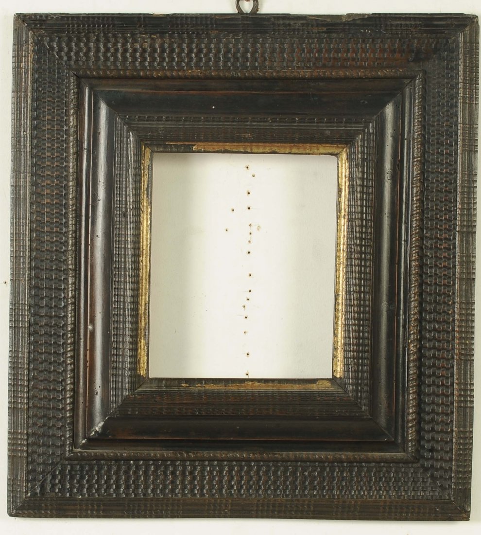 Cornice guilloch ebanizzata, XVII secolo: battuta dorata, cm 24x19,5 (50x54)