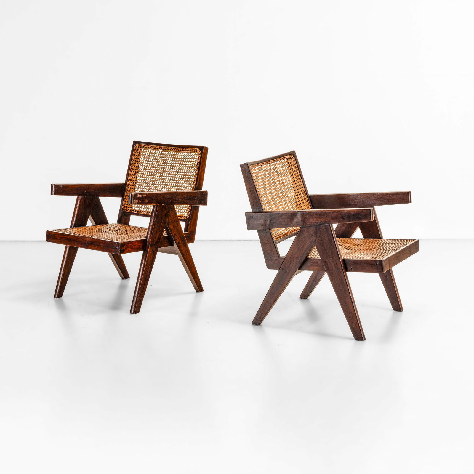 Pierre Jeanneret Due poltrone mod. PJ-SI-29-A (1 of 3)
