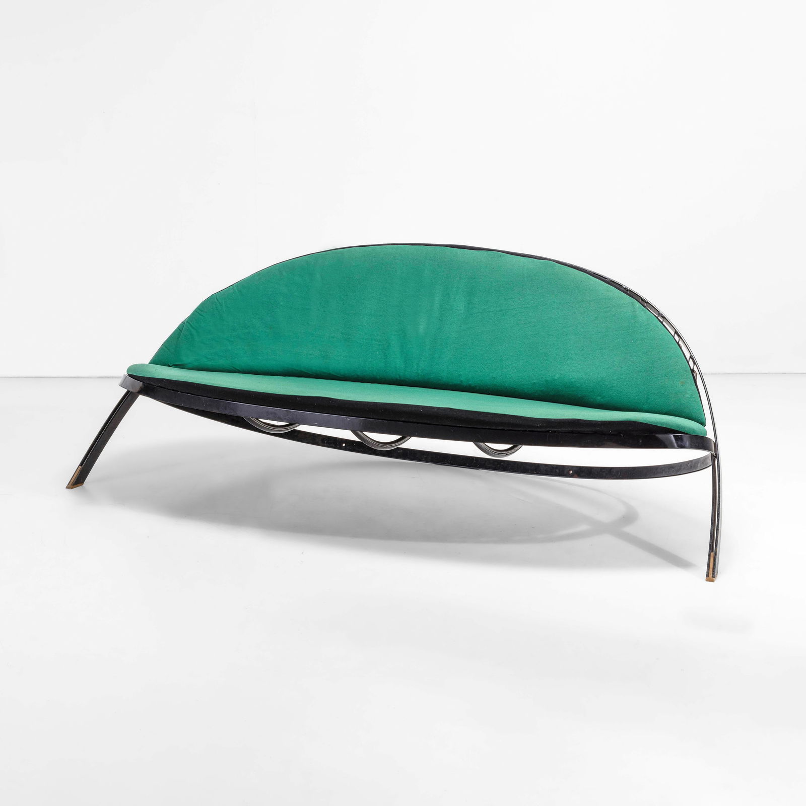 Gastone Rinaldi Divano mod. Saturno: Struttura in metallo laccato e rivestimenti in tessuto. Prod. Rima, Italia, 1958. G. Drago, J. Drago, Gastone Rinaldi designer alla Rima, p. 189, 2015 G. Gramigna, Repertorio del design italiano 1950-