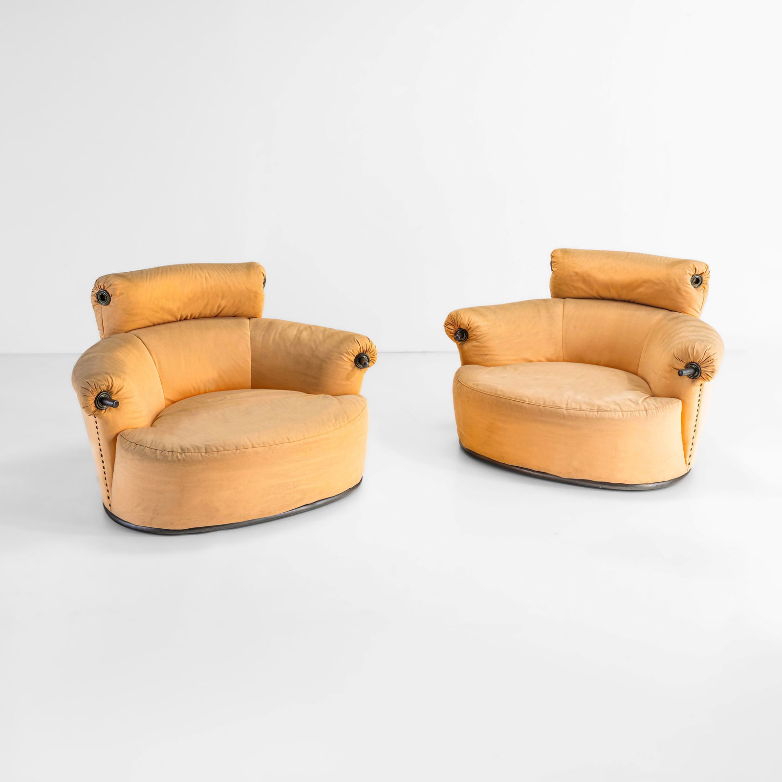 Luigi Caccia Dominioni Due poltrone mod. P20B Toro (1 of 3)